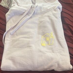 Lavender Hoodie with Harry’s House on front and songs on the back New size small